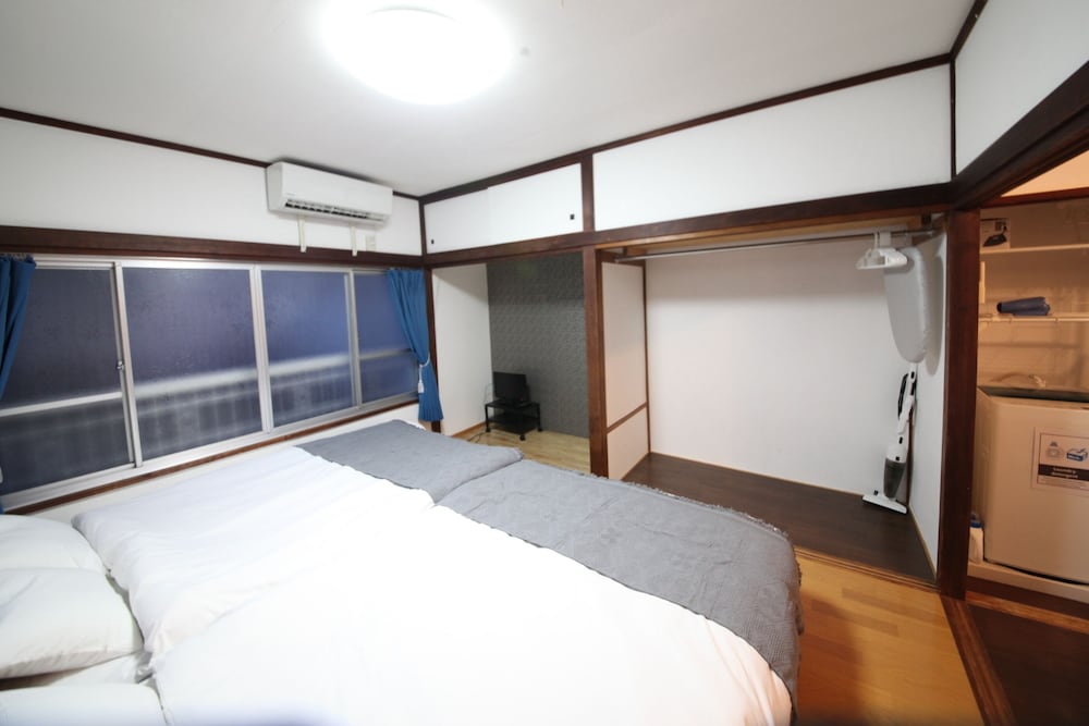Basic Apartment photo 2