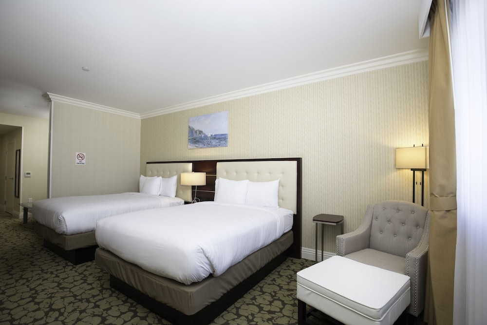 Premium Room, 2 Queen Beds (Minifridge) photo 3