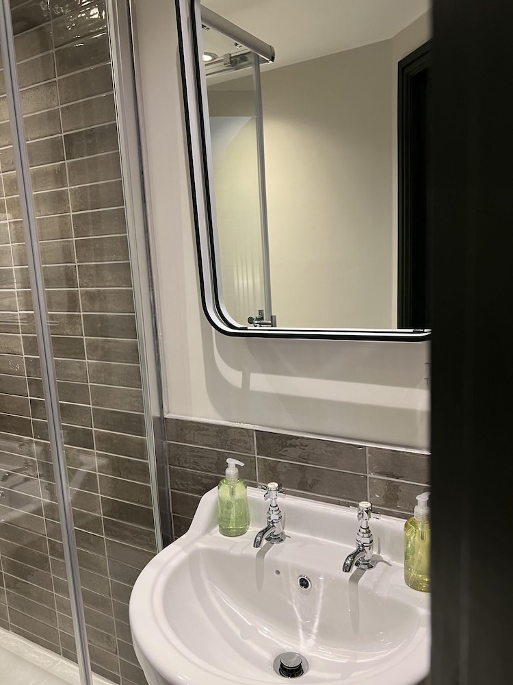 Double Room, Ensuite - Photo 2