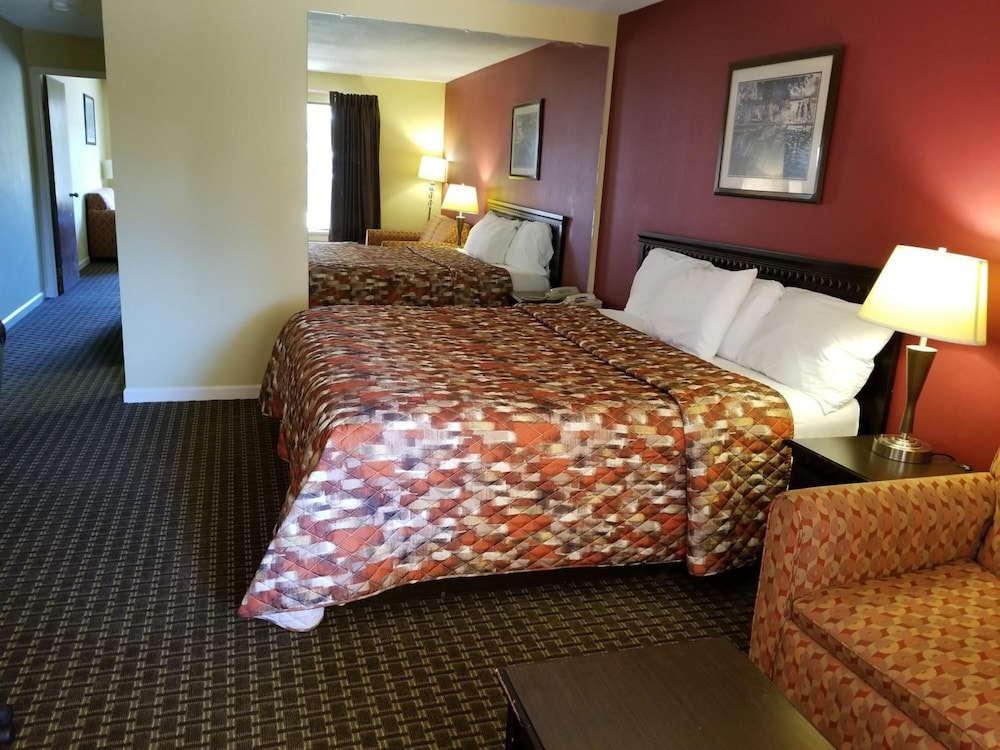 Royal Suite, 1 King Bed, Jetted Tub, City View photo 1