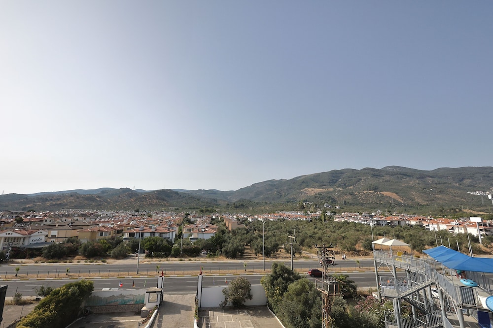 Standard Double Room, 1 Queen Bed, Non Smoking, Mountain View photo 2