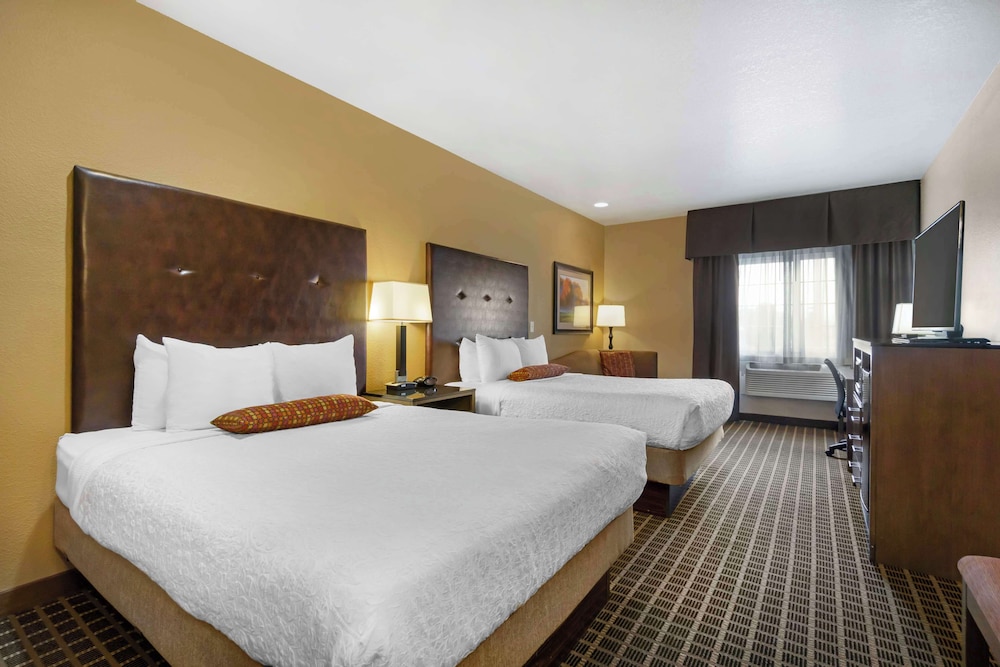 Suite, 2 Queen Beds, Non Smoking, Microwave