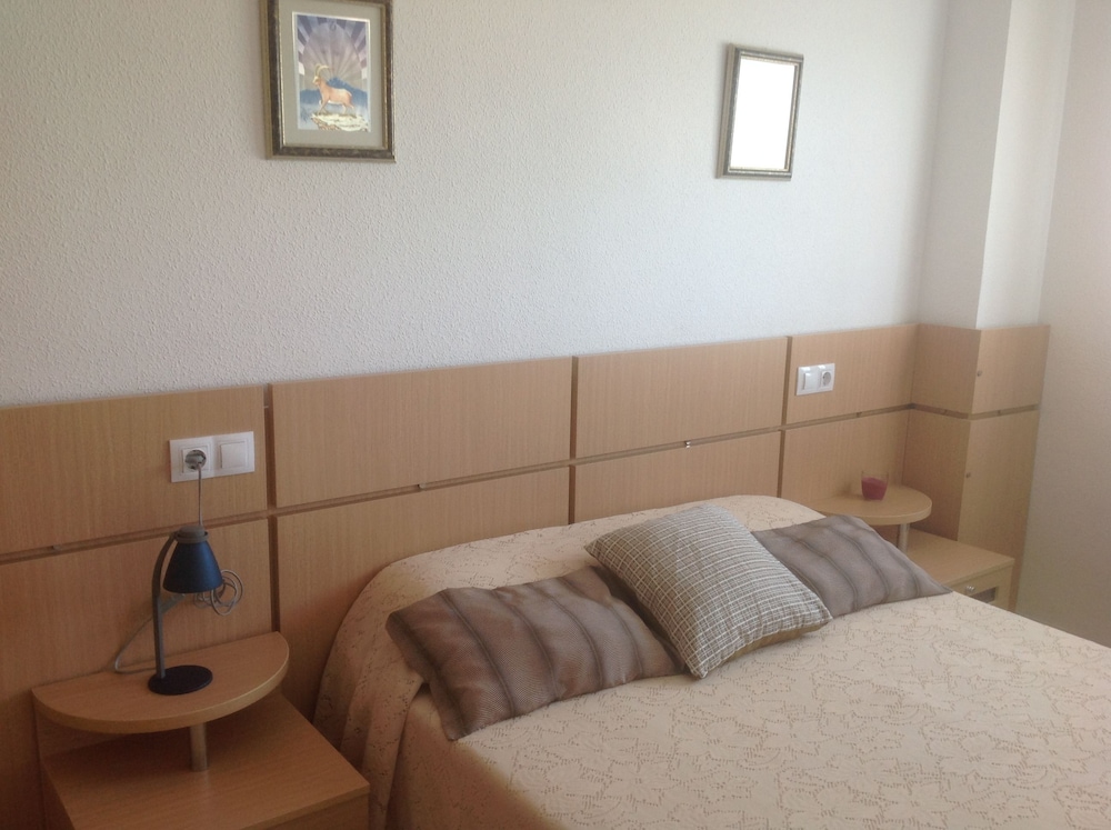 Apartamento, 2 habitaciones, terraza, vista parcial al mar