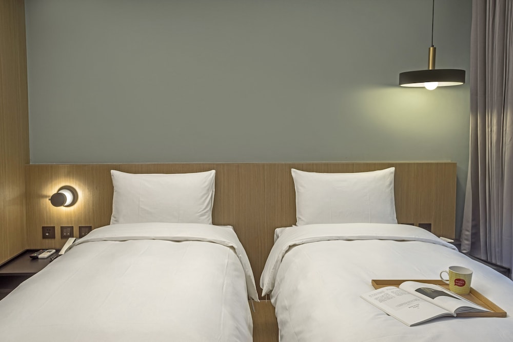 Basic Twin Room