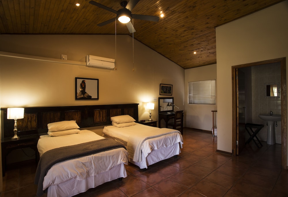Double or Twin Room - Photo 5