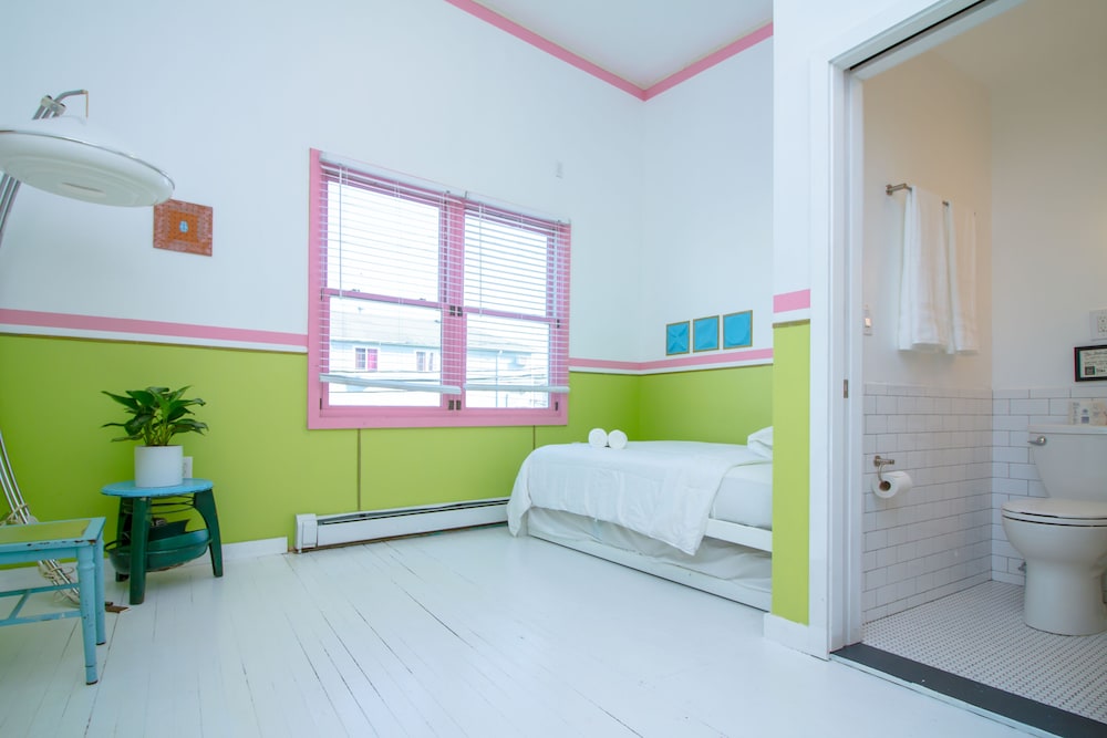 Room, 2 Bedrooms photo 1