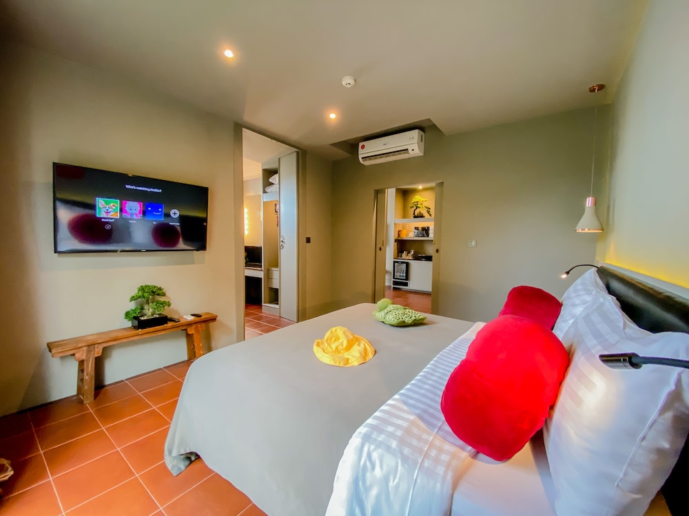 Executive Suite Room - Photo 14