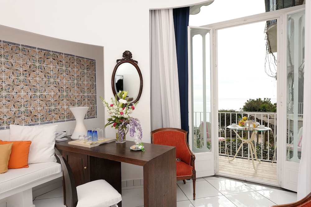 Executive Room (Partial View) - Photo 2