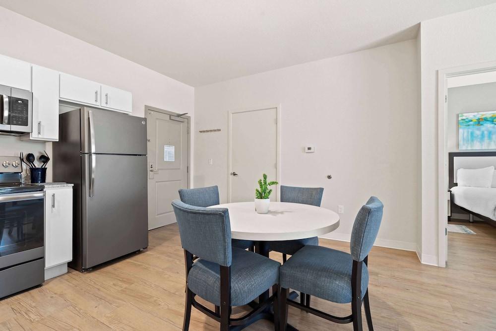 Suite, 1 Bedroom, Accessible (Hearing) - Photo 11