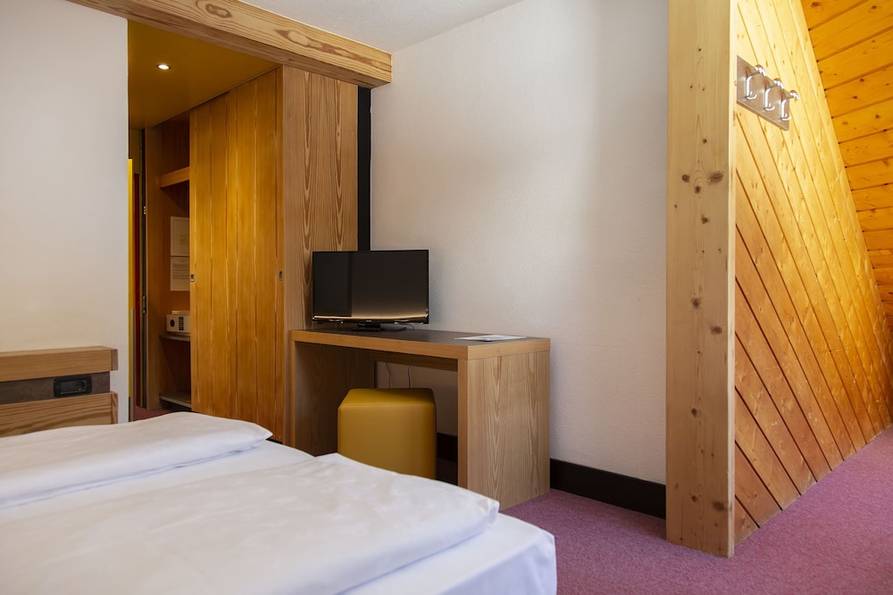 Standard Double Room photo 2