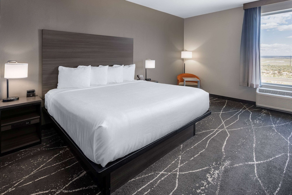 Suite, 1 King Bed, Accessible, Non Smoking (Mobility) - Photo 3