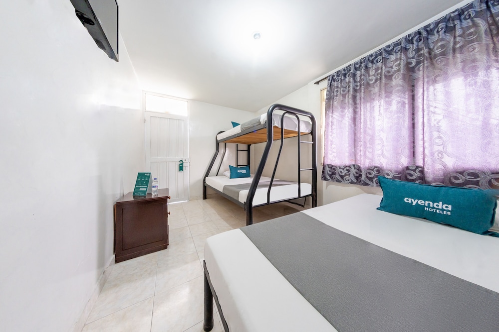 Economy Triple Room photo 3