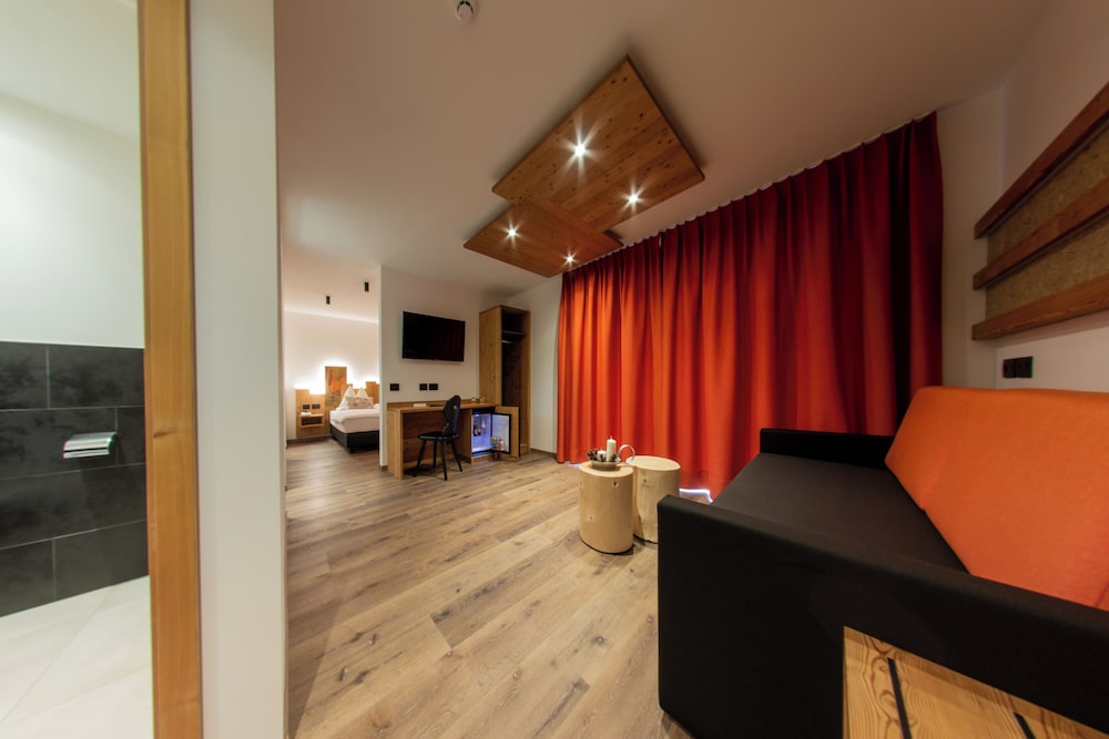 Deluxe Suite, 1 Bedroom, Balcony, Mountain View