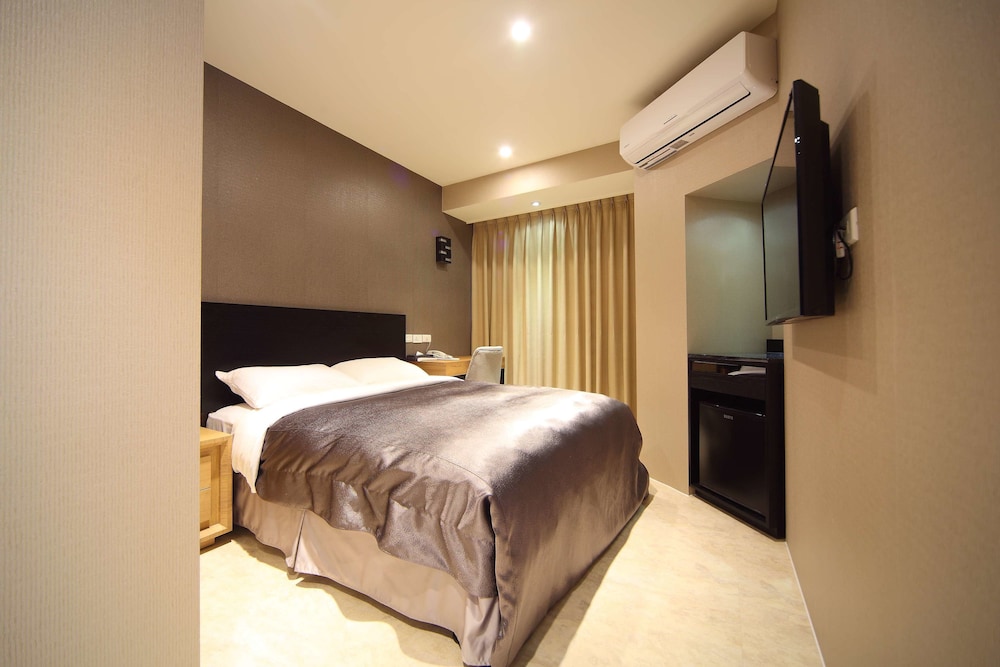 Superior Double Room with Window photo 3
