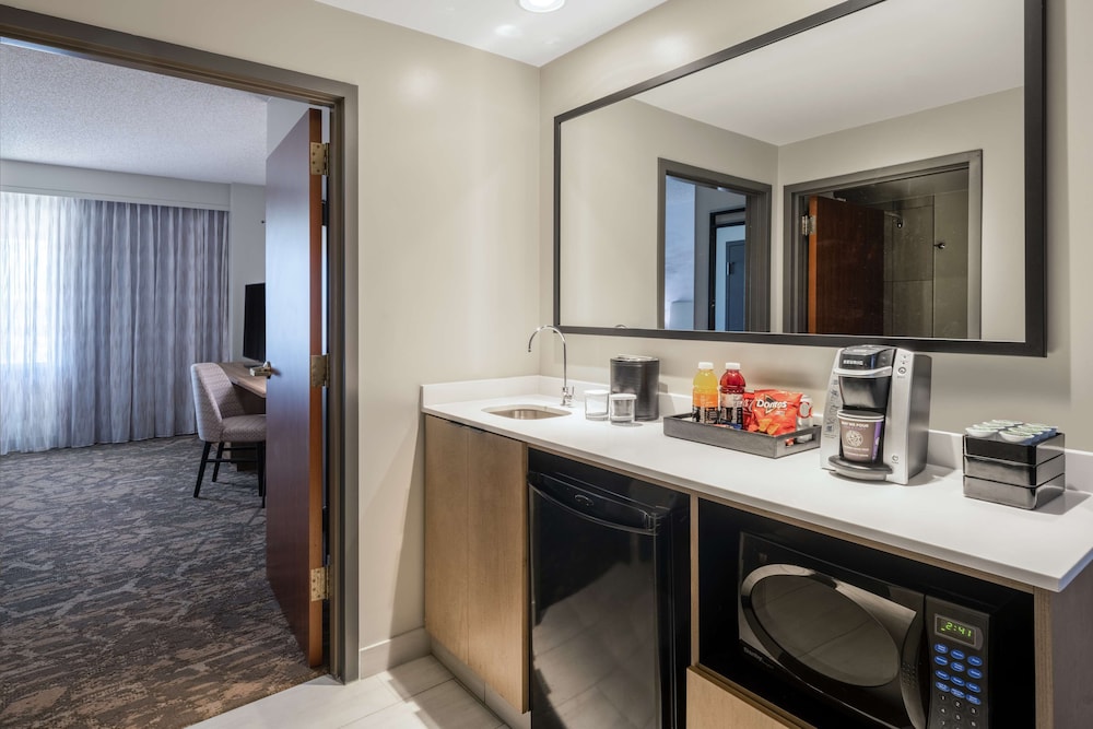 Premium Suite, 1 King Bed, Accessible (Hearing)