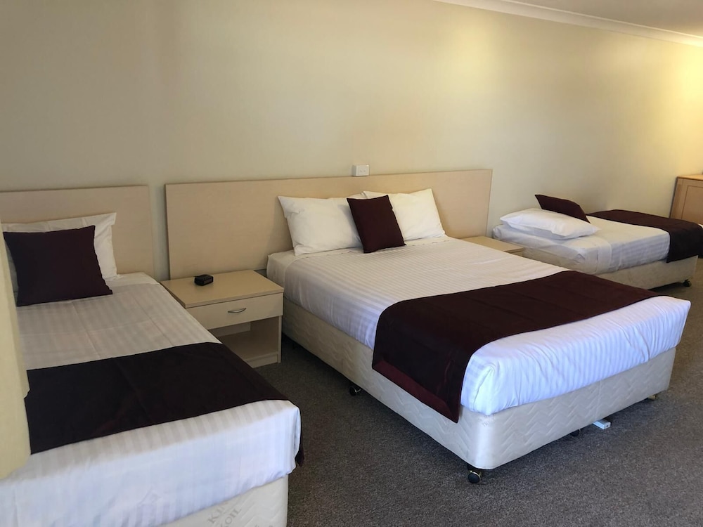 Basic Quadruple Room photo 3