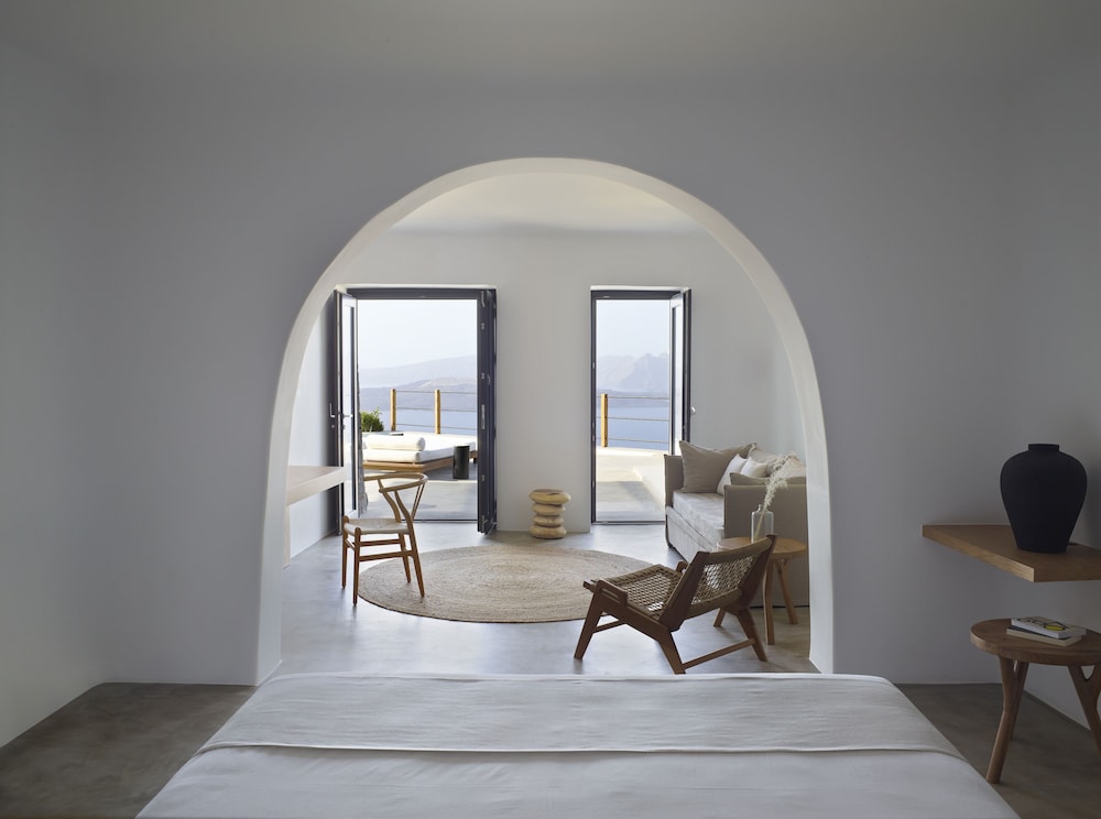Superior Honeymoon Suite With Private Pool And Caldera View