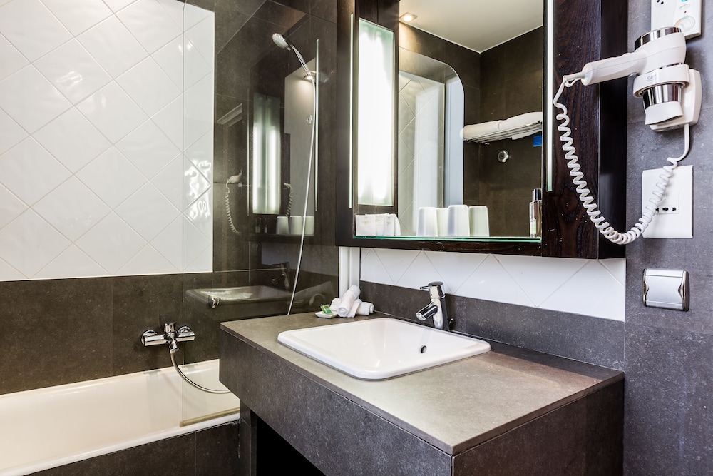 Superior Double or Twin Room thumbnail 6