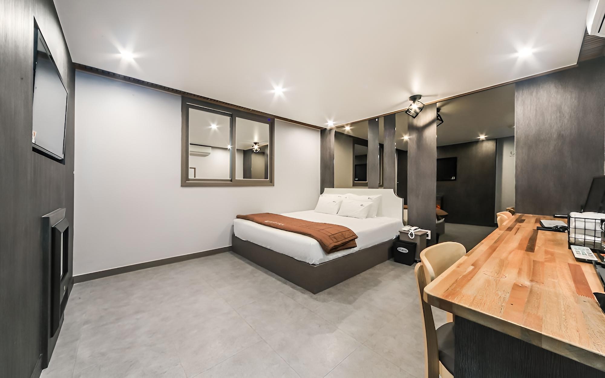 Room (Deluxe room)