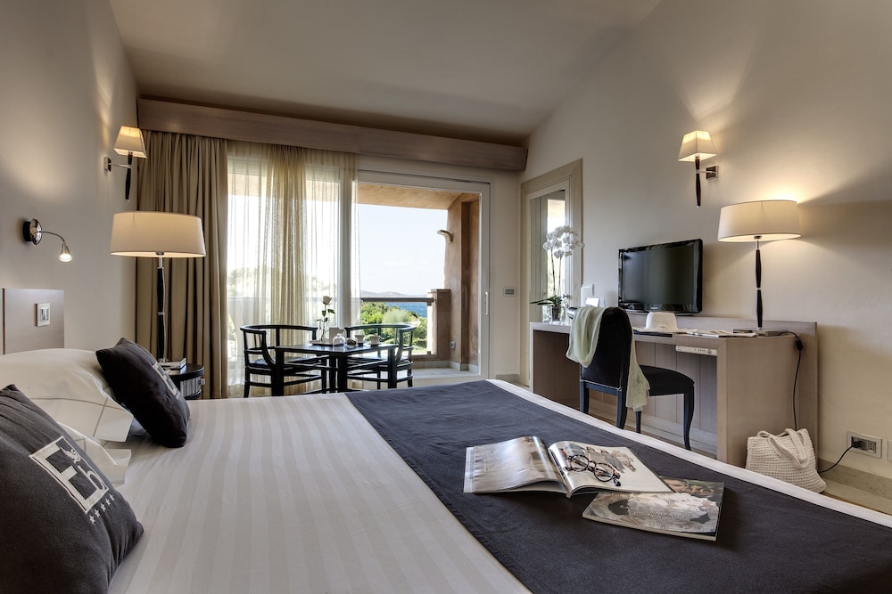 Superior Double or Twin Room, Balcony, Sea View - Photo 2