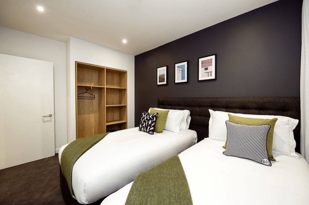 Wilde One Bedroom Castle view
