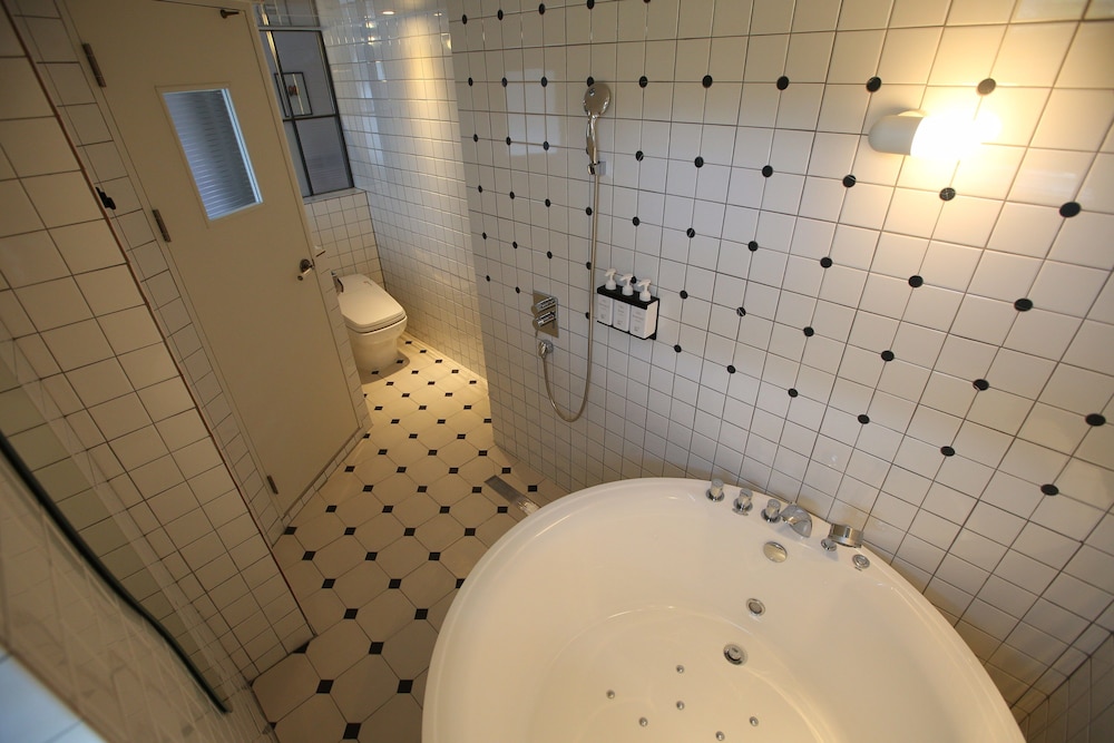 Twin Room - Spa Tub photo 3