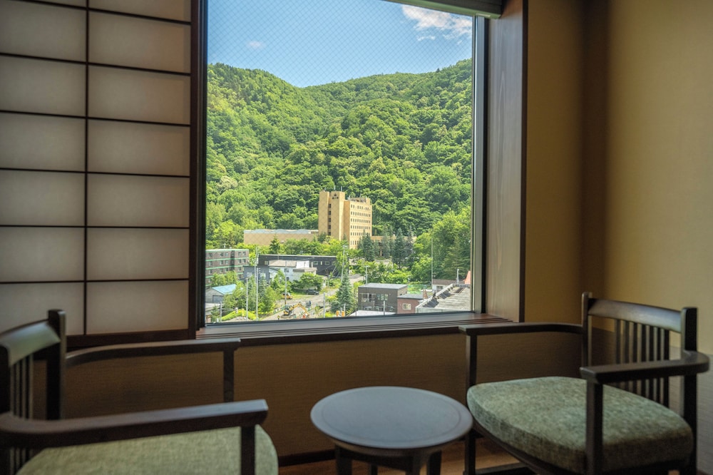 Hollywood Twin Room 35sq, Non Smoking, Road side, with Hot Spring Bath - Photo 3