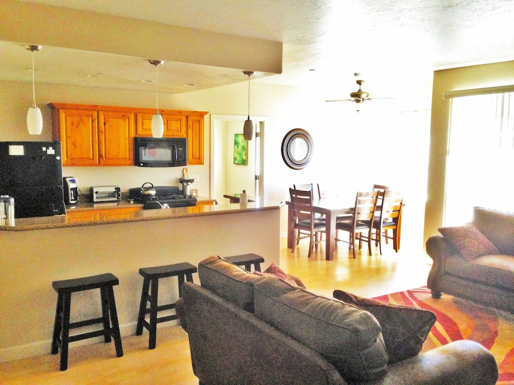 Downtown Luxury Condo at Citifront, Billede 3