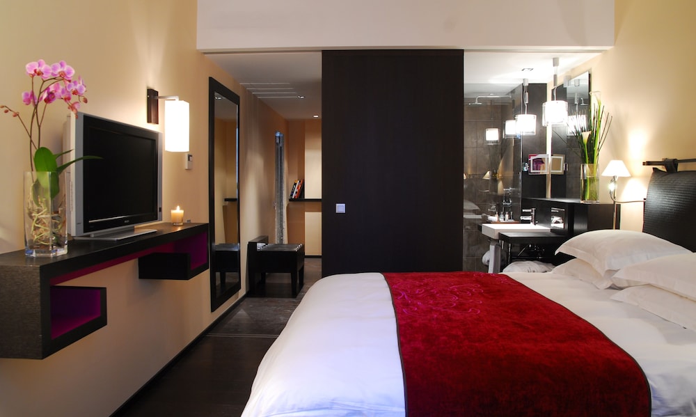 Deluxe Room, 1 King Bed - Photo 1
