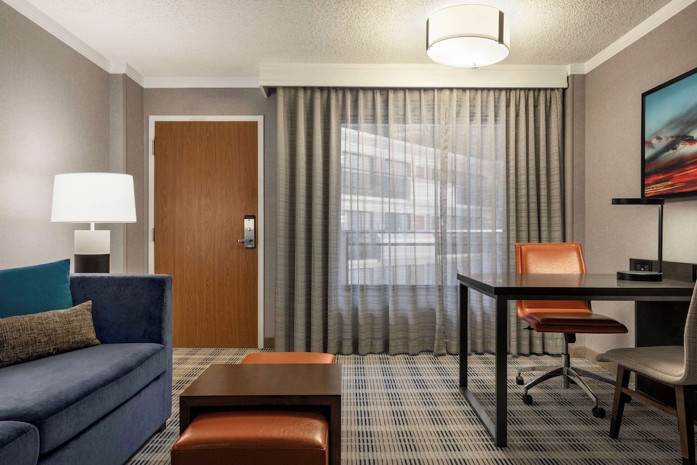 Premium Suite, 1 King Bed - Photo 2