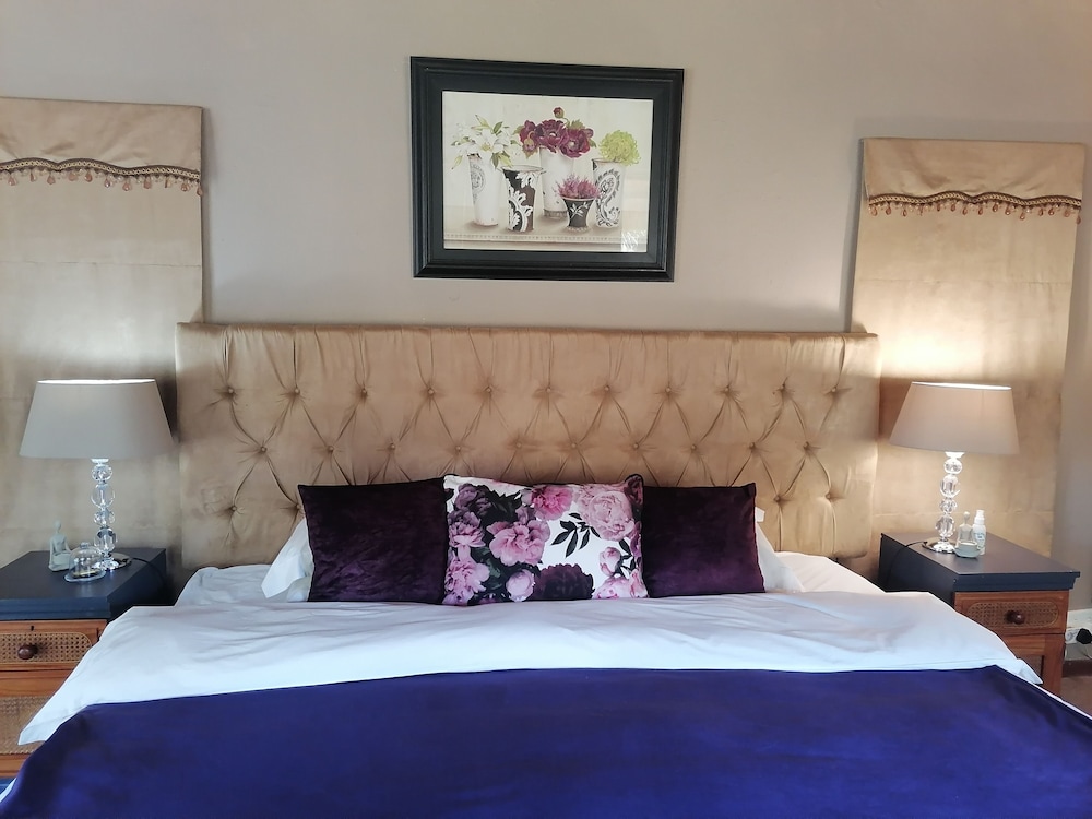 Deluxe Studio, 1 Bedroom, River View (Kingfisher) photo 2