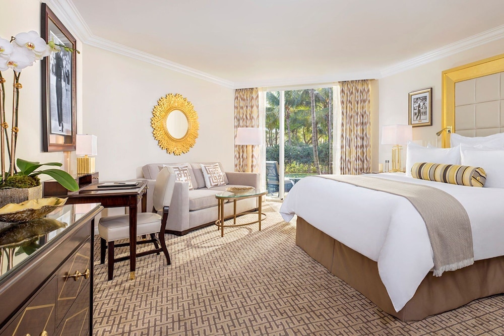 Premier Room, 1 King Bed - Photo 2