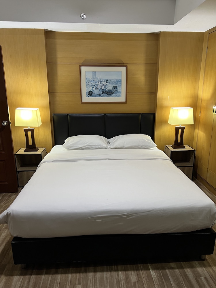 Deluxe Triple Suite photo 1
