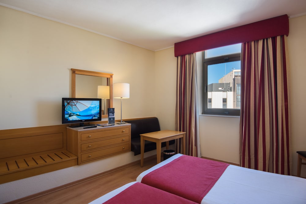 Twin Room - Photo 3