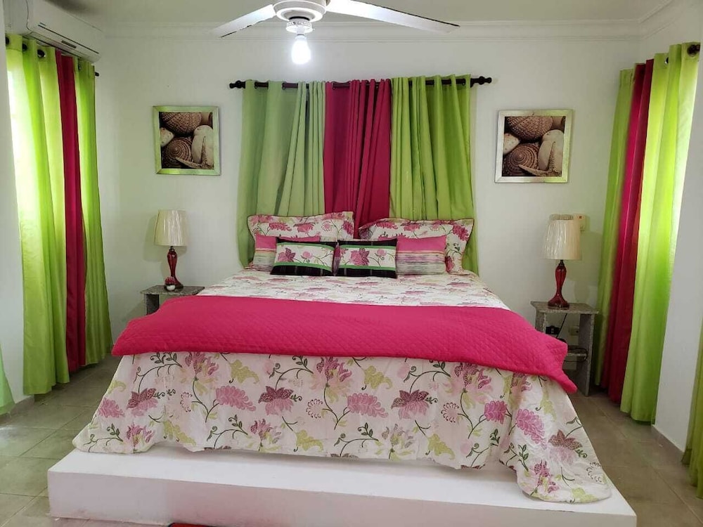 Double Room, 1 Queen or 1 King Bed