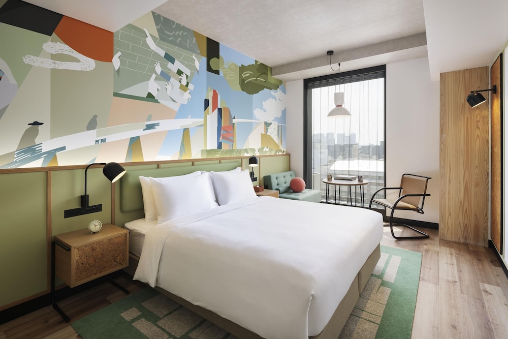 Deluxe Room, 1 King Bed photo 3