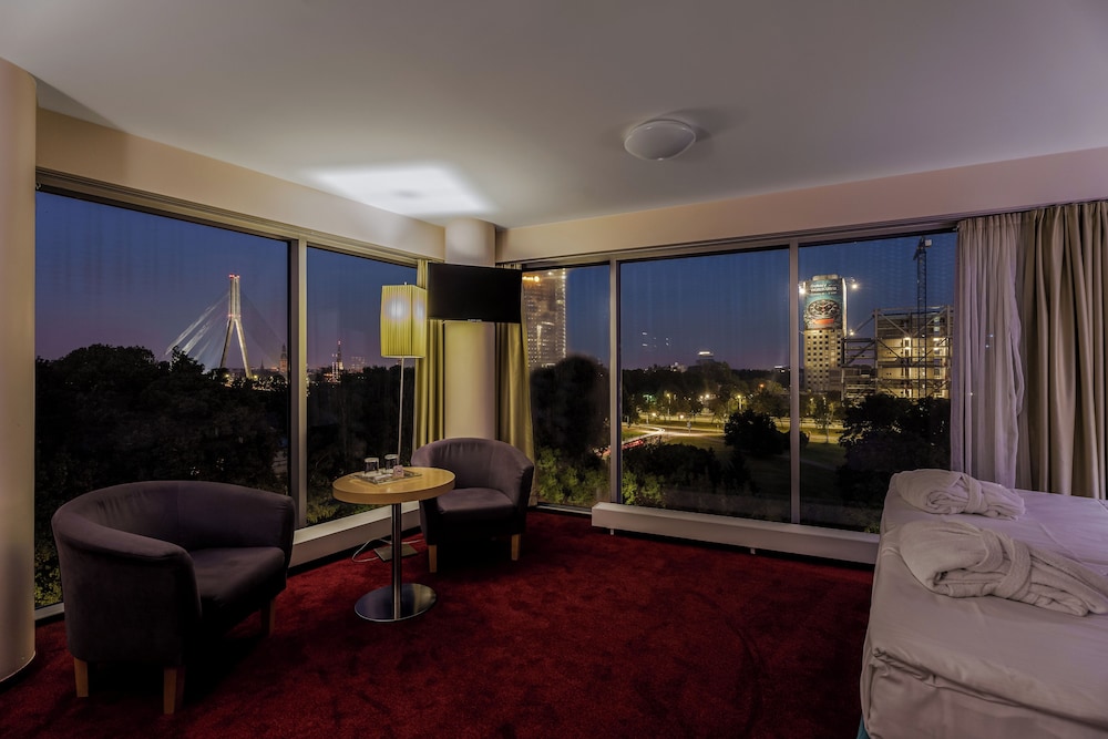 Deluxe Room - Photo 4