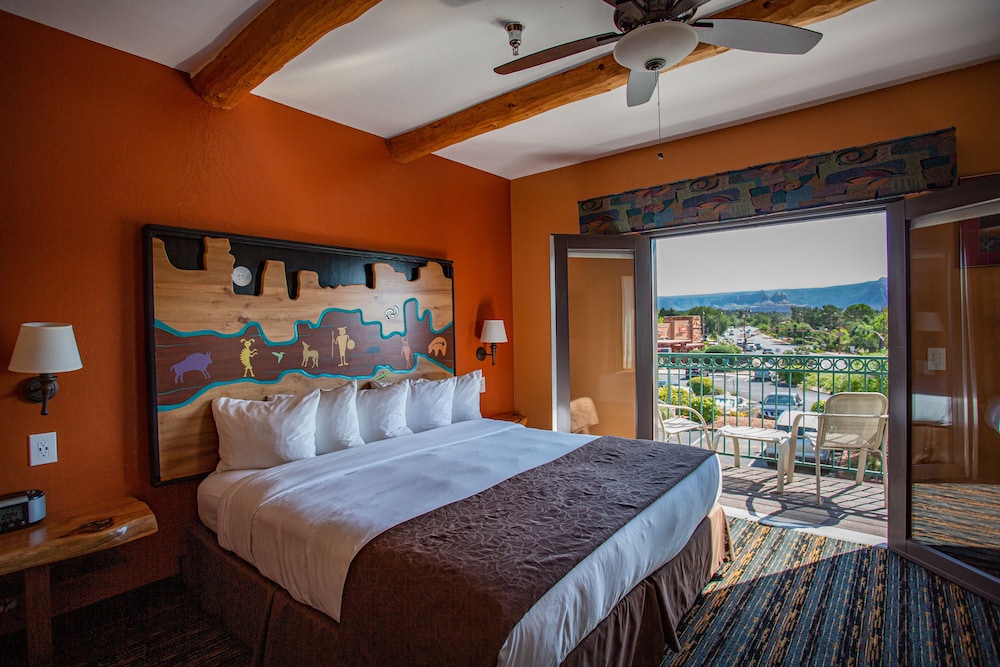 Panoramic Sedona King Suite photo 1