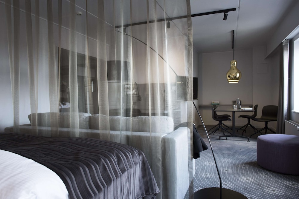 Superior Room, 1 Queen Bed - Photo 5