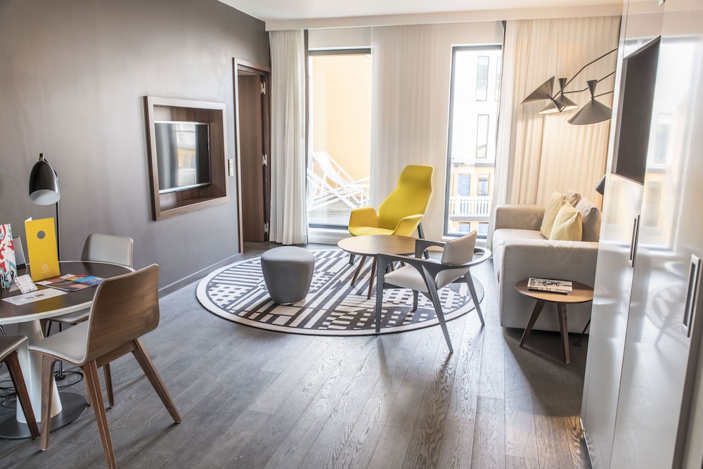Suite, 1 King Bed with Sofa bed, Balcony, Pool View