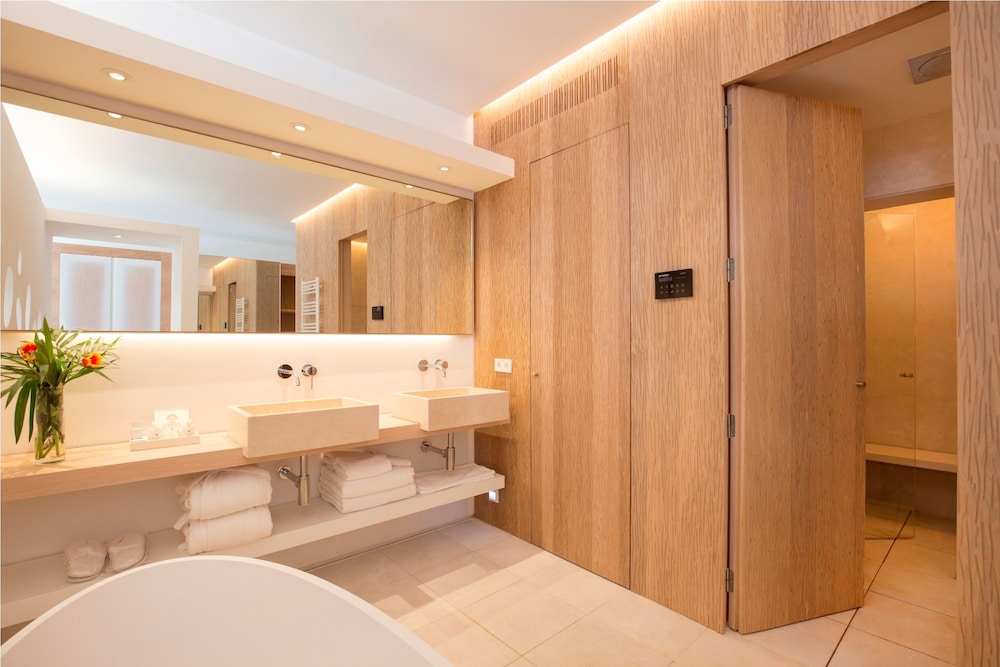 Luxury Suite, Terrace - Photo 7