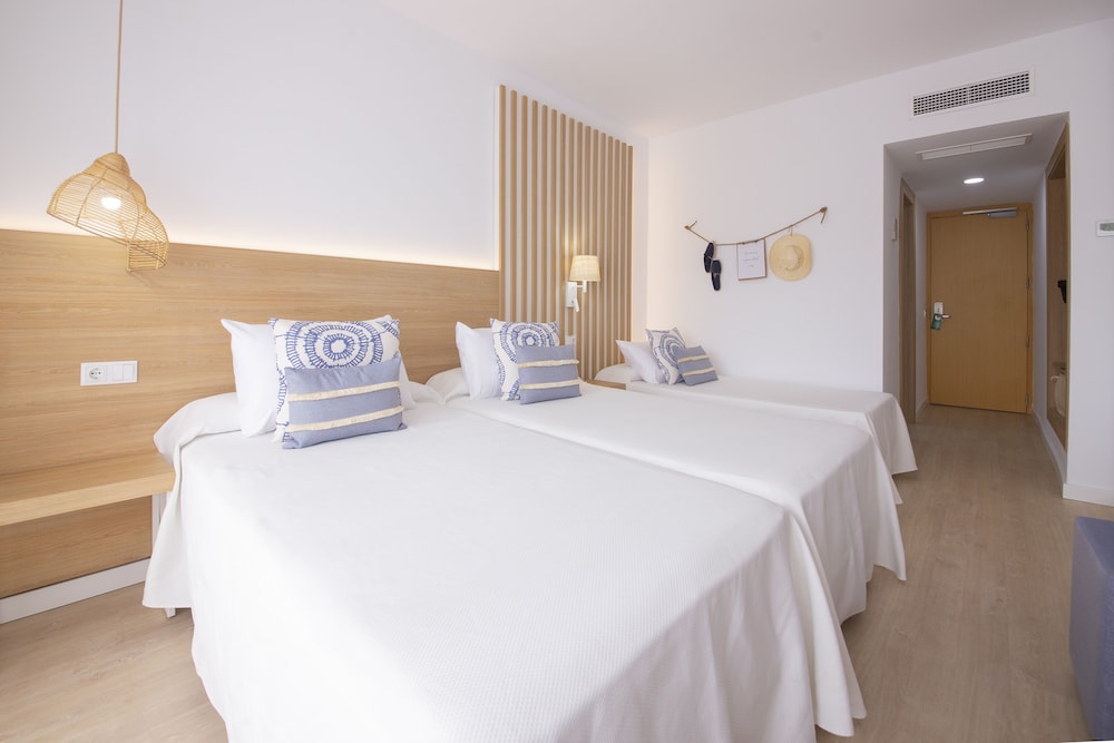 Triple Room, Sea View (3 Adults) - Photo 1