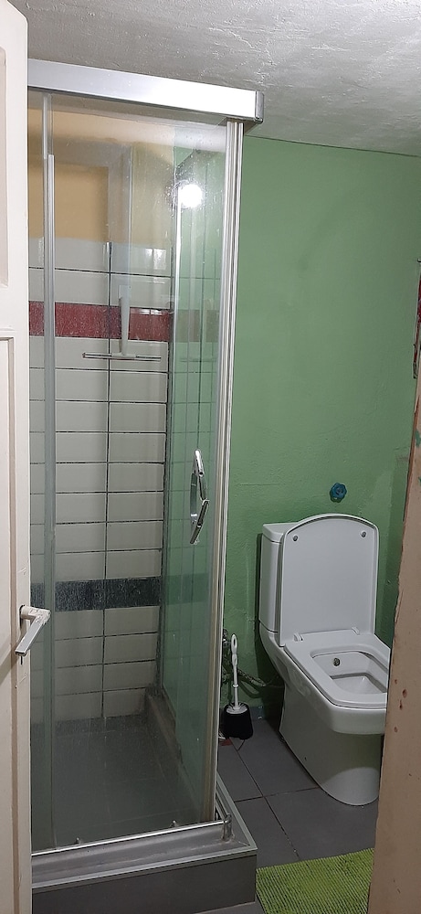 Basic Quadruple Room, Multiple Beds, Non Smoking, Shared Bathroom (Dorm) photo 3