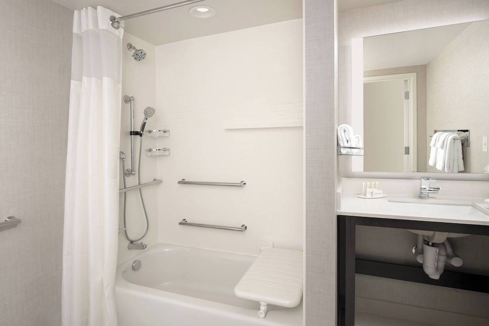 Suite, 1 Bedroom - Photo 6