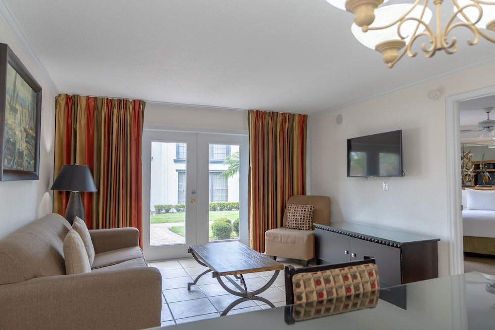 Suite, 1 Bedroom - Photo 7