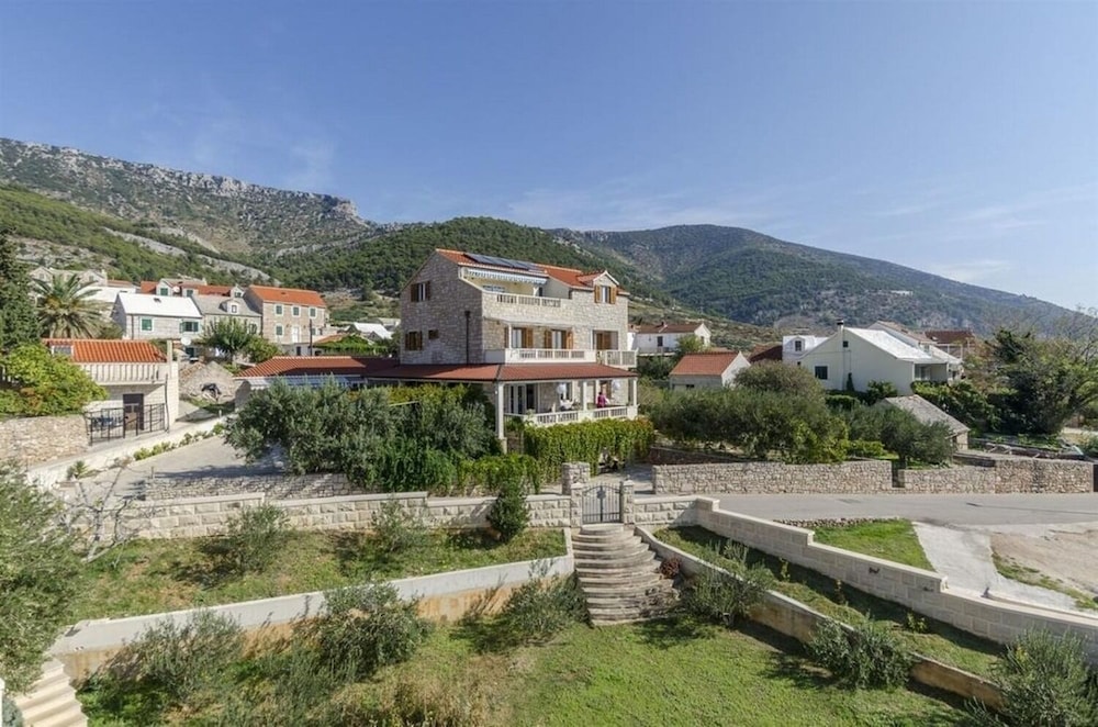 Apartment (Lemar - parking and barbecue - A6 LIG)