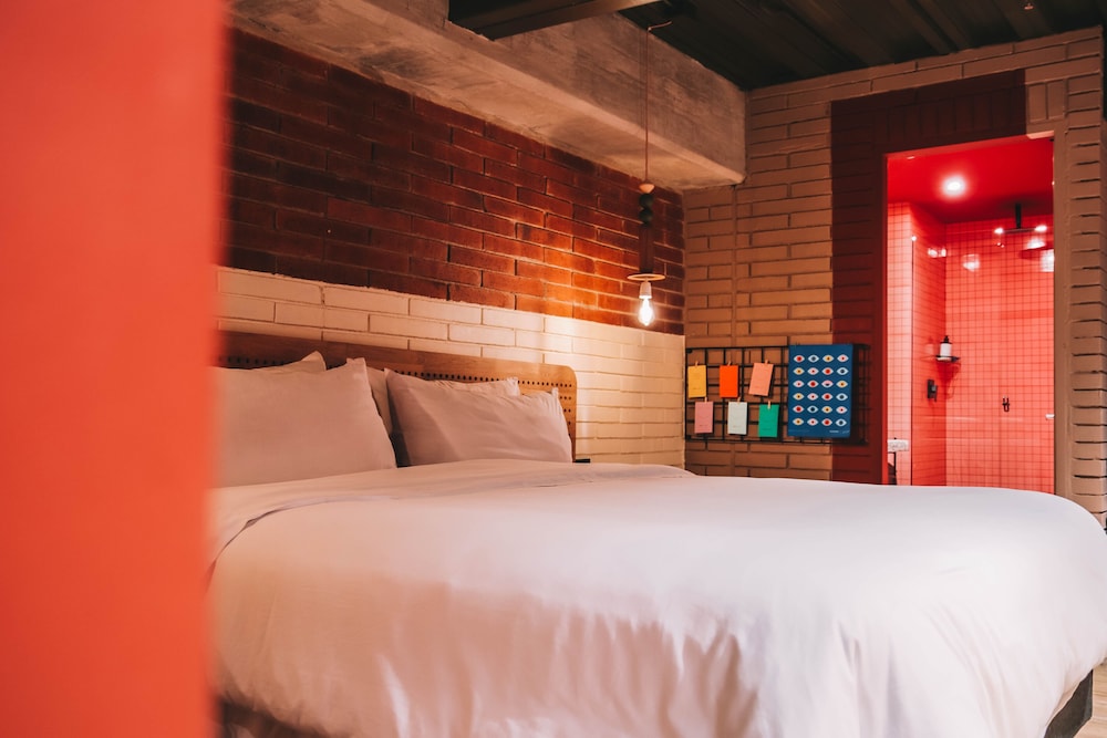 Standard Room, 1 King Bed - Photo 17