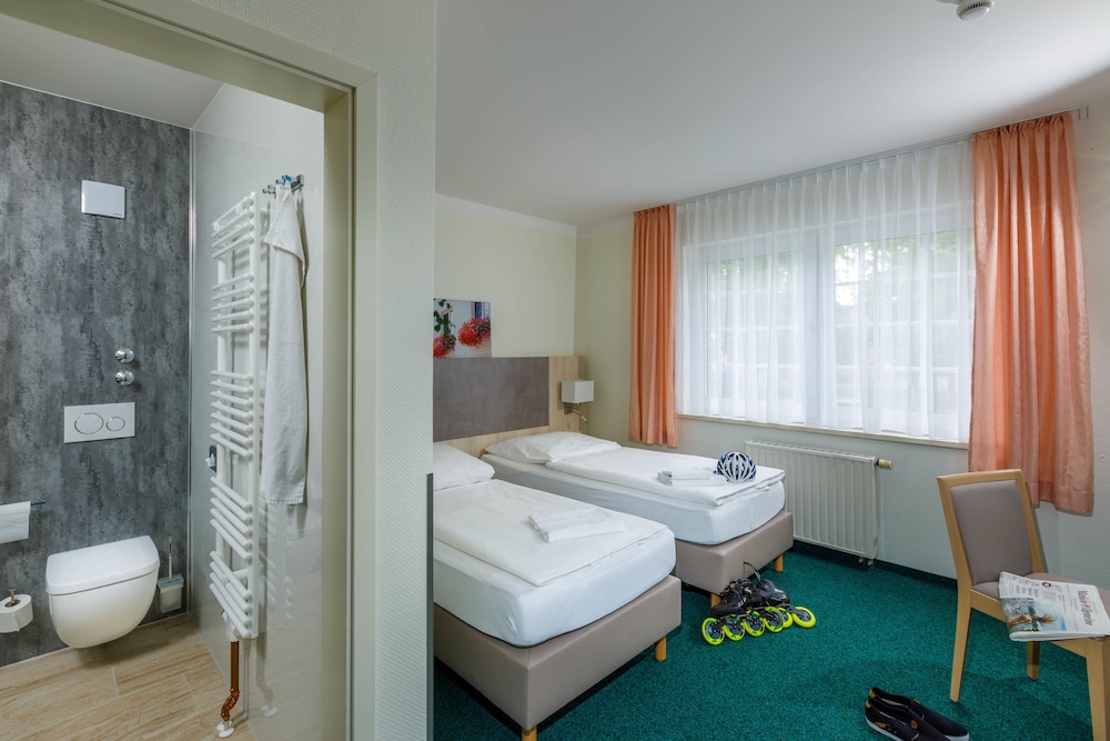 Double Room Skater photo 1