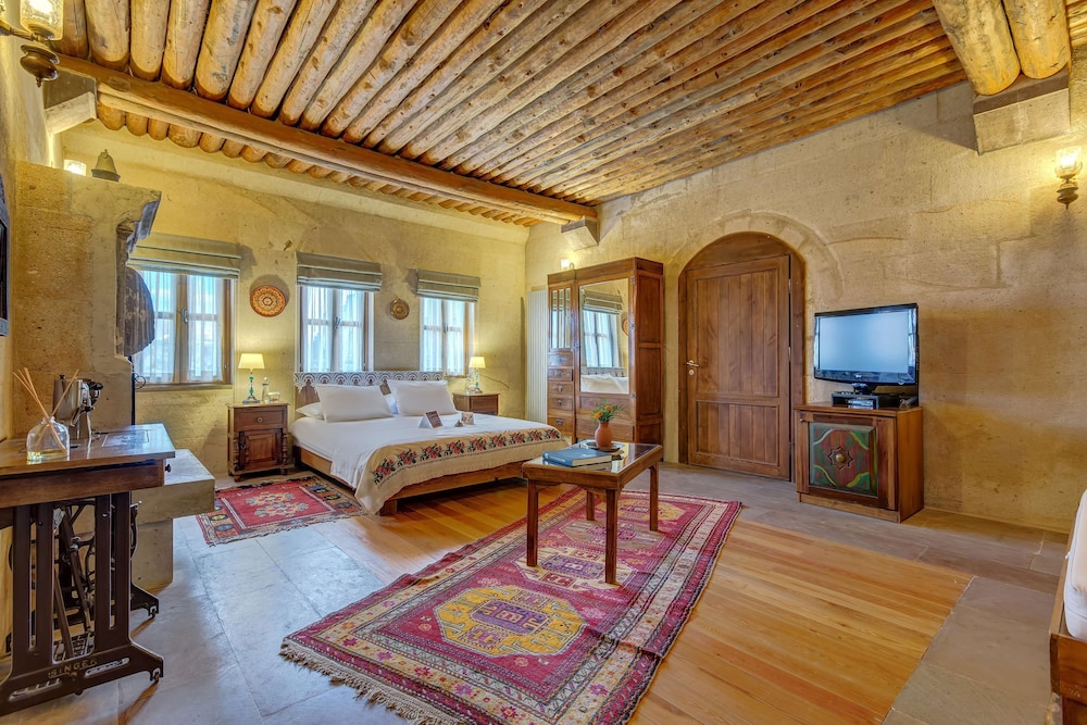 One Room Suit, with Balcony - Photo 4