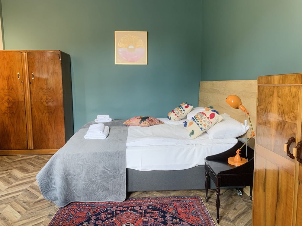 Standard Studio, 1 King Bed photo 3